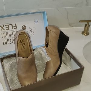 Life Stride support soft style, flex wedges